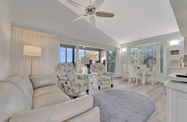 Very Nice and Comfortable with a Great View of the Gulf on the Resort, A3724A