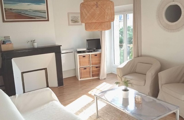 Very nice, bright and quiet 2-bedroom apartment in the heart of Bordeaux
