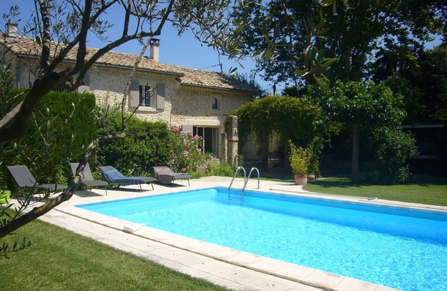 VERY NICE HOUSE WITH LUBERON POOL
