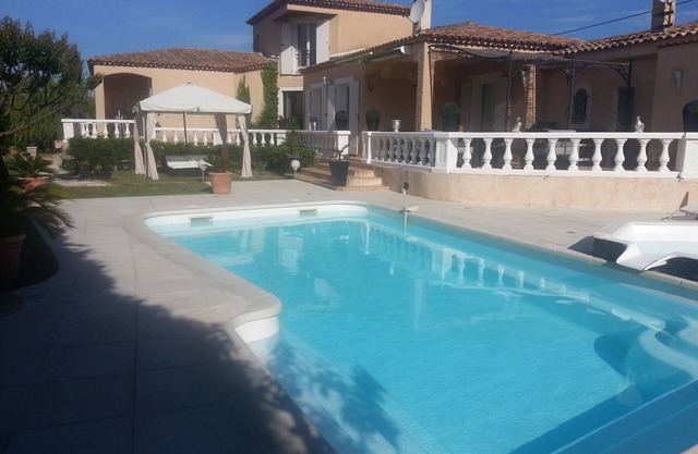 VERY NICE VILLA FOR 10 PEOPLE MAXIMUM