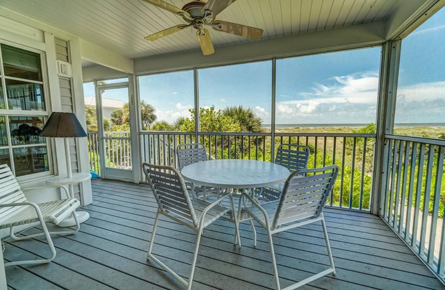 Very Nice Villa with an amazing view of the Gulf with easy access, B2011B