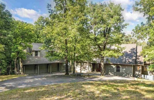 Very private 4 bd lake house with man-cave, guest house, hot tub, gym, grill