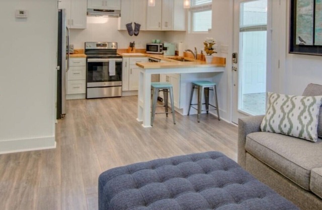 Very Private Lockeland Springs Tiny House on Lillian Alleyway ~ Dogs Welcome!