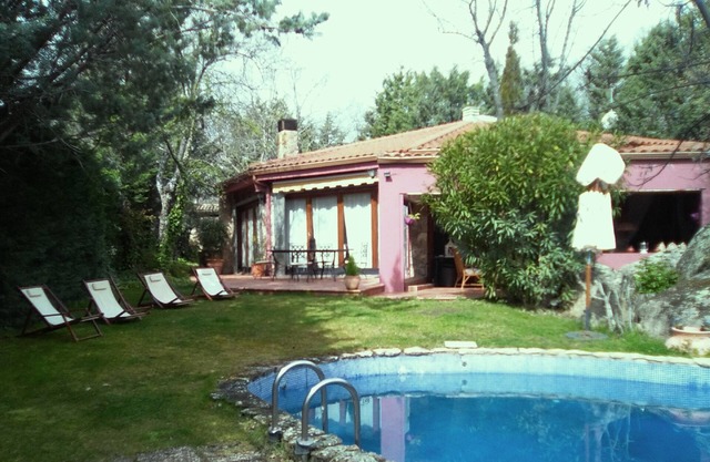Very quiet house El Escorial, swimming pool, fiber optic, Wifi, air conditioning
