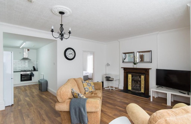 Very Spacious Three Bedroom Apartment with Parking