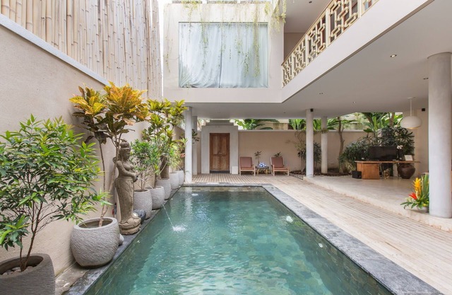 Vibrant! 3BR Villa, Near Padma Beach, Legian! 9Min Walk To The Beach! W/Pool!