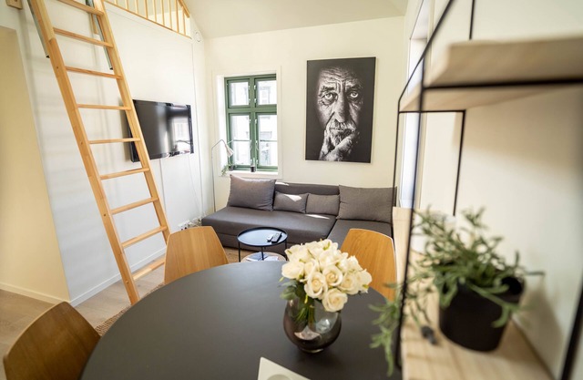 Vibrant apartment on bustling street, above a restaurant - Perfect for tourists,