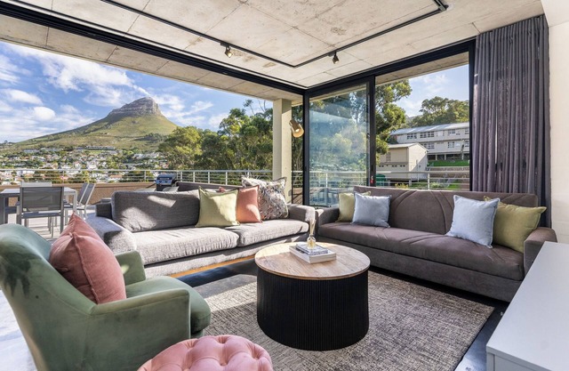 Vibrant Escape with Panoramic Table Mountain Views