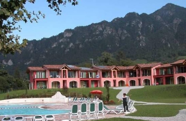 Vico Large + Sweet - Two Bedroom Resort, Sleeps 8