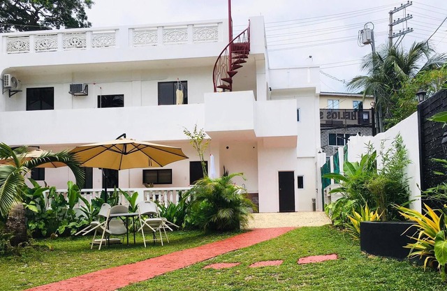 Victoria's Inn by Martha Vacation Homes - Boracay