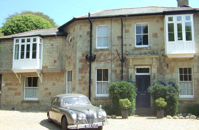 Victorian Apartment Set In Peaceful Secluded Gardens