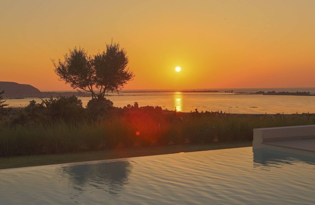 VIENTO VILLAS 1 luxury villa majestic sunsets sea views near Lefkada town center