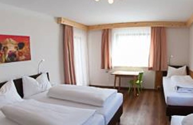 Vierbettzimmer mit Dusche, WC - Gästehaus Zum Steirischen Kuss