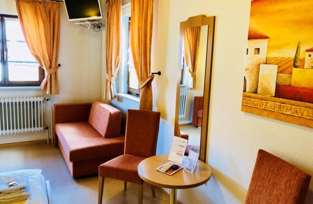 Vierbettzimmer mit Dusche und WC