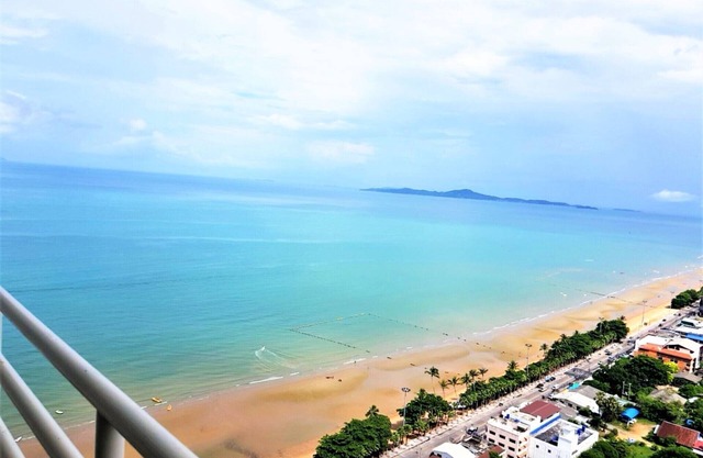 View Talay 8 Large Studio Apartment With sea View Pattaya