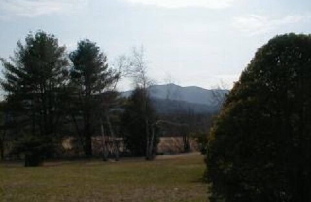 Views/north Conway 2 Level Condo/Summer Specials