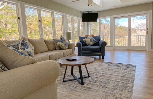 ★Views★Golf Cart Included★Behind Resort Gate★Member Areas Included