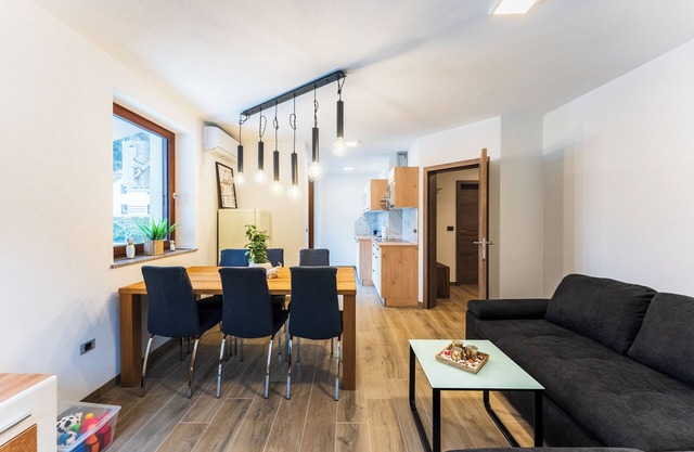 Vila Hrastnica 1 Apartma Praprot family friendly near Škofja Loka