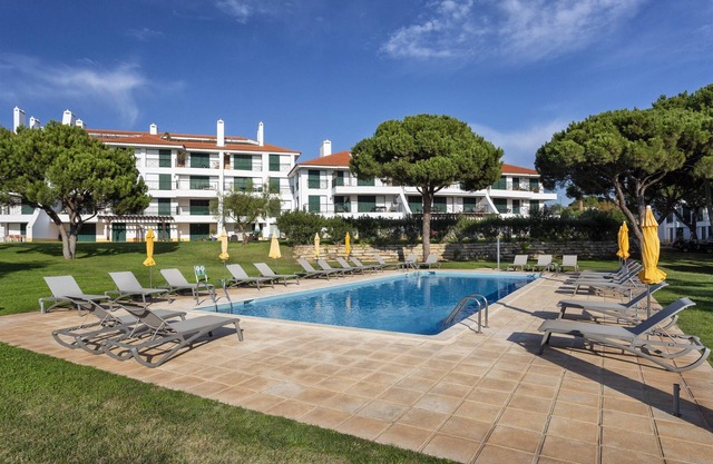 Vila Sol: Nice apartment with large south-facing terrace and view of own park