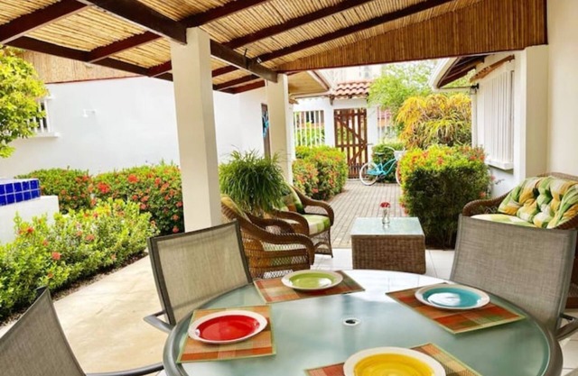 Villa 1 minute walking to beach with pool A/C pet friendly
