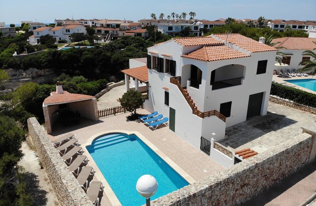 Villa 11 people + Pool + Barbecue + Descent to the beach
