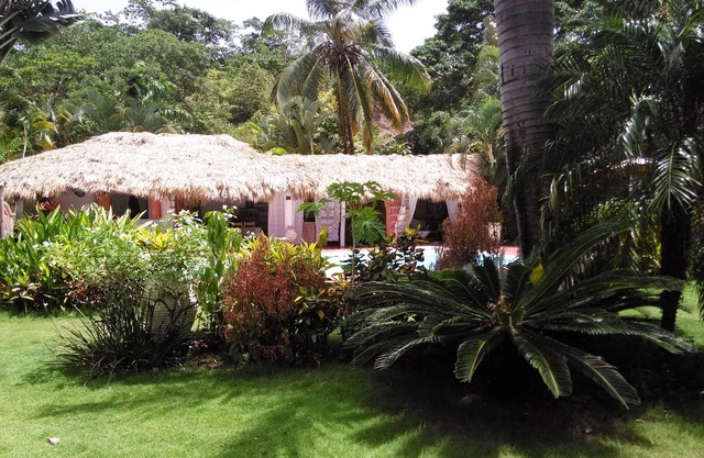 Villa 2 chambres 4 personnes, magnifique jardin exotique d'une propriété privée