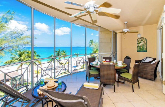 Villa 20, Forth floor 2 bedroom, 2 bathroom, oceanfront, fully equipped.