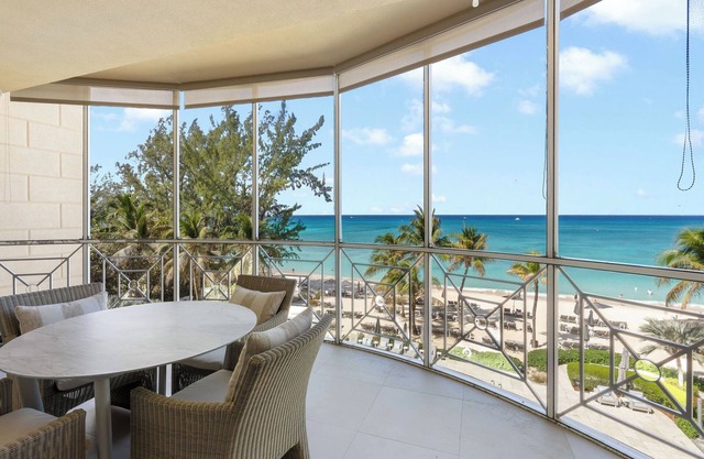 Villa 23, Forth floor 3 bedroom, 3 bathroom, oceanfront, fully equipped.