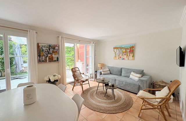 Villa 3 bed 2 bath 6 pers, south facing, Golfe St Tropez, air-conditioned, free wifi