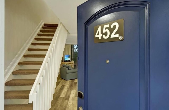 Villa 452 - lovely condo just steps away from pool and beaches
