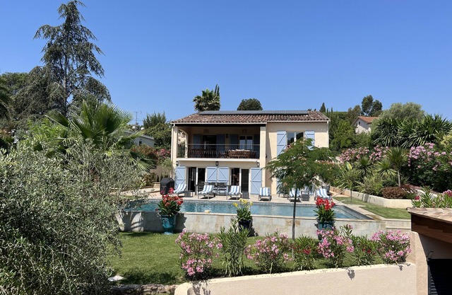VILLA 5* WITH SWIMMING POOL GARDEN PARKING (ONLY THE GROUND FLOOR IS RENTAL - floor unoccupied)