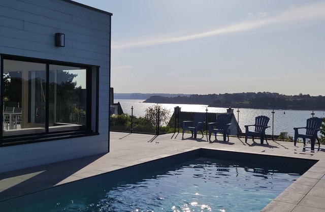 Villa 8 persons Exceptional Sea View, Heated swimming pool + spa, Beach at 250m