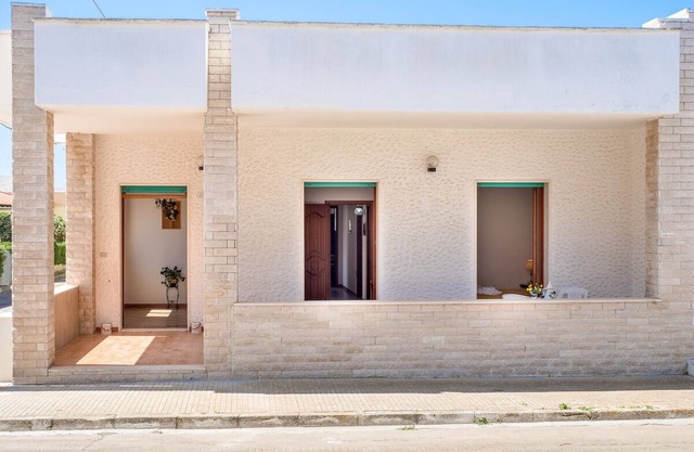 Villa 80 meters from the beach (sand)