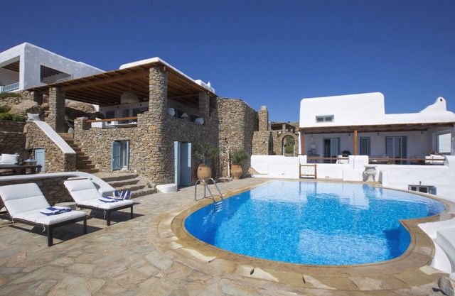 Villa Aerie · Villa Aerie - Sweeping sea views, ec