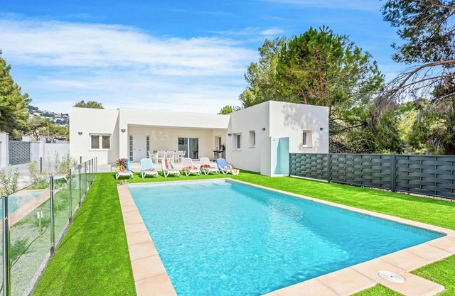 Villa Aiko - Three Bedroom Villa, Sleeps 6