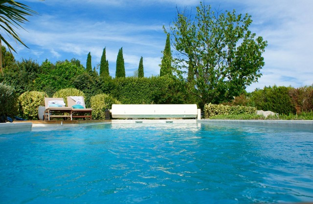 VILLA Aix en provence, the luxury of the countryside in the city