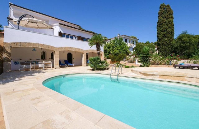 Villa Albatros near the Beach, with Sea View, Garden, Wi-Fi and A/C