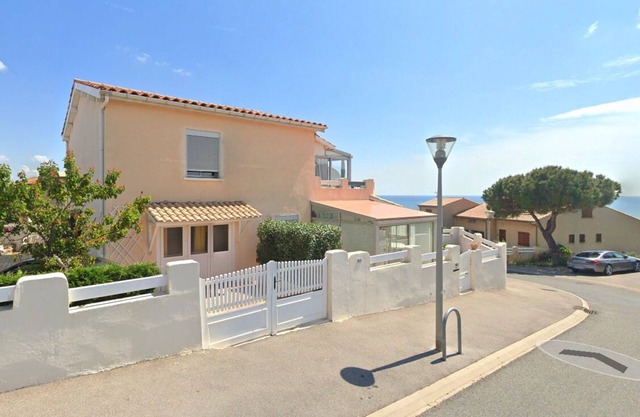 Villa, all mod cons, enclosed with seaside view