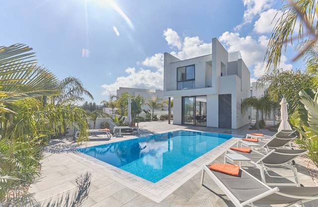 Villa Almira, Contemporary and Stylish 3BDR Pernera Villa with Private Pool
