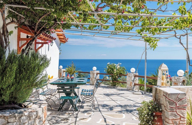 Villa Anagennisis, a beautiful villa with semi-private beach and amazing view