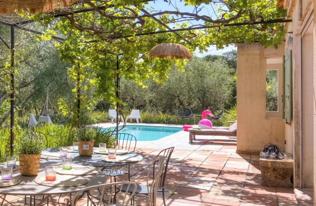 Villa and pool - exceptional setting