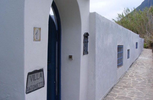 VILLA ANTONIETTA PANORAMIC LARGE SPACES PRIVATE GARDEN 100 MT BUS STOP 10 MINUTES ON FOOT PUNTA SCARIO BEACH