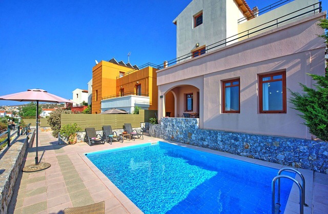 Villa Ariadne - Vacation villa with pool in Plaka, Crete, Greece.