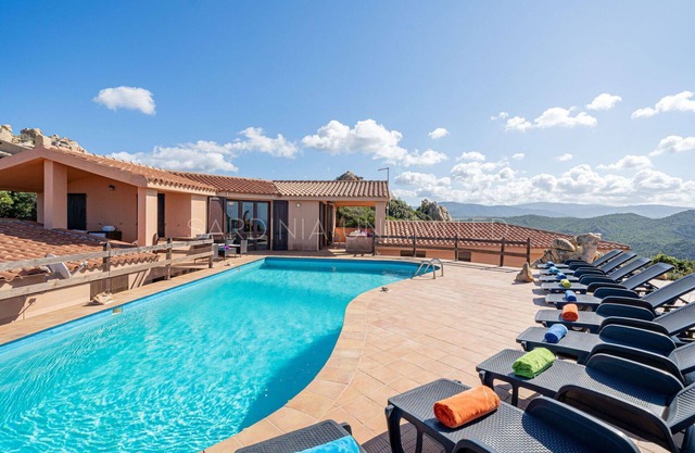 Villa Arielle: pool and seaview