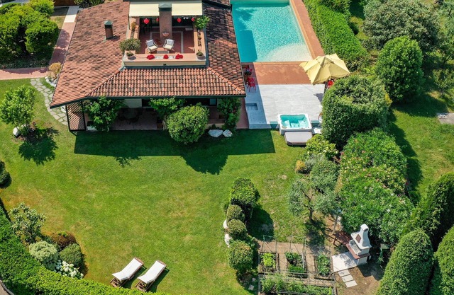 Villa Artemisia - elegance & relaxation just 300 m from Lake Garda