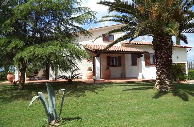 VILLA AUNTI IN MAREMMA