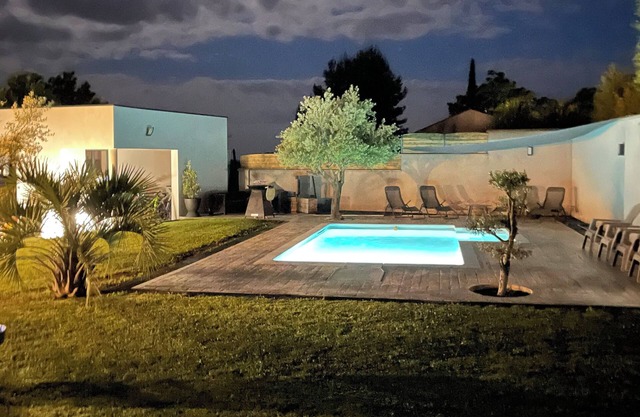 Villa Avec Piscine sud Ardèche