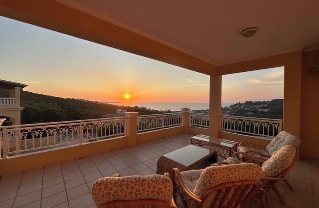Villa Avra, Villa Avra Arillas : Vue sur mer et coucher de soleil avec très grande piscine