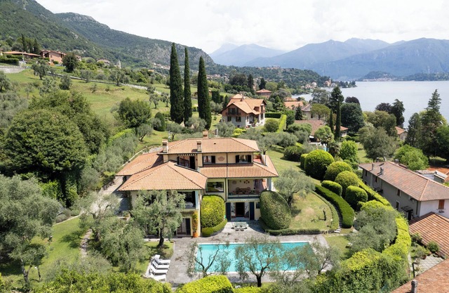 [Villa Balbianello] Pool and Covered Parking