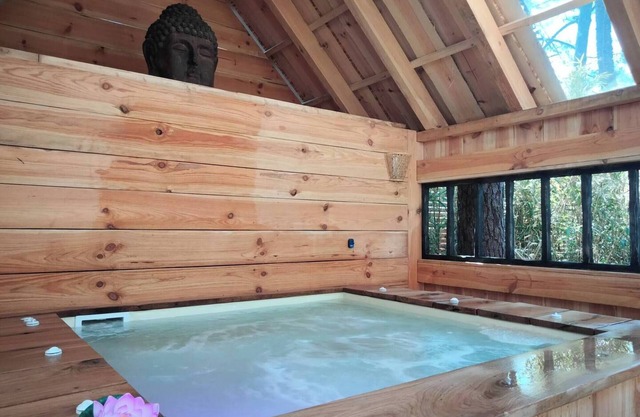 Villa "Bayani Été" with Private Terrace, Private Hot Tub, and Wi-Fi